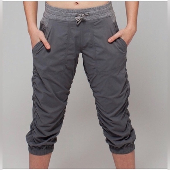 Ivivva by Lululemon Live To Move Crops Slate Heathered Grey Ruched Joggers - Picture 2 of 11